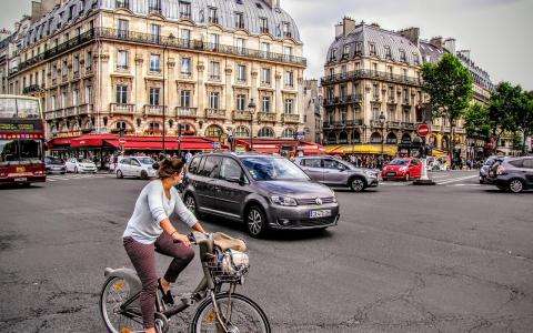Discovering Paris by bike is more fun