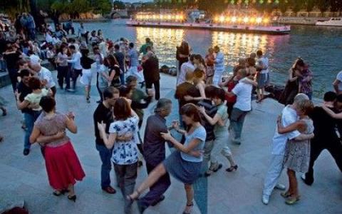 Enjoy yourself this summer in the guinguettes of Paris!