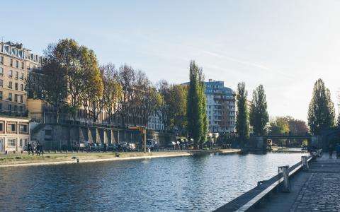 Discover the Canal Saint-Martin, a hidden treasure of Paris